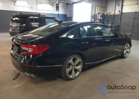 2018 Honda Accord Touring z USA, uszkodzony, nr VIN 1HGCV1F98JA053620